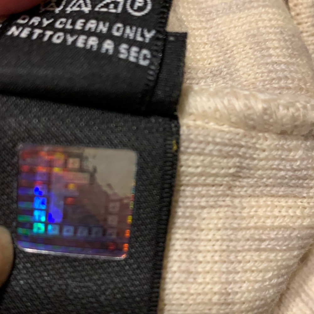 SOLD** FENDI Vintage  Knit Beanie Hat Ivory & light grey FF - Picture 7 of 15